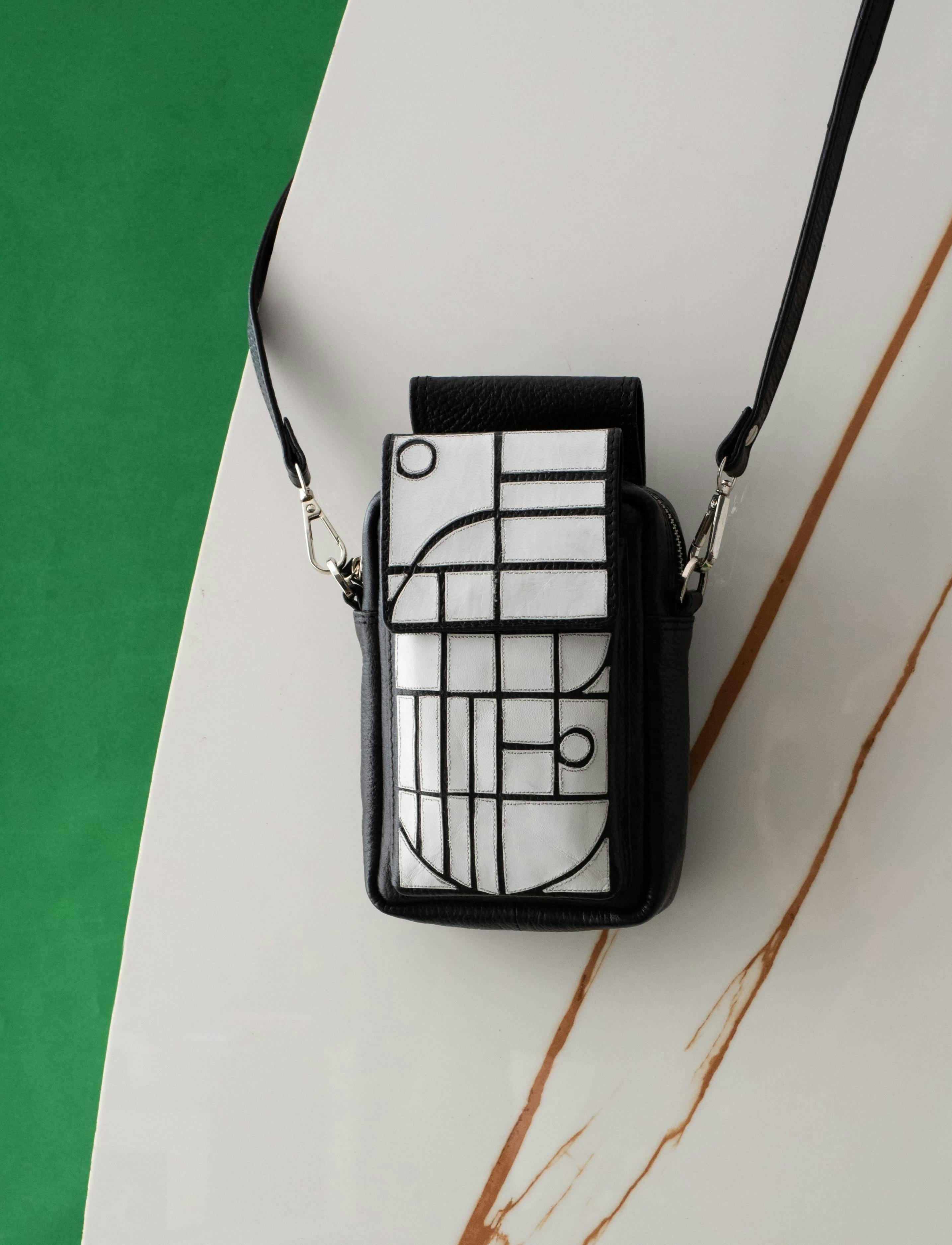 Thumbnail preview #2 for Saveur Phone Bag