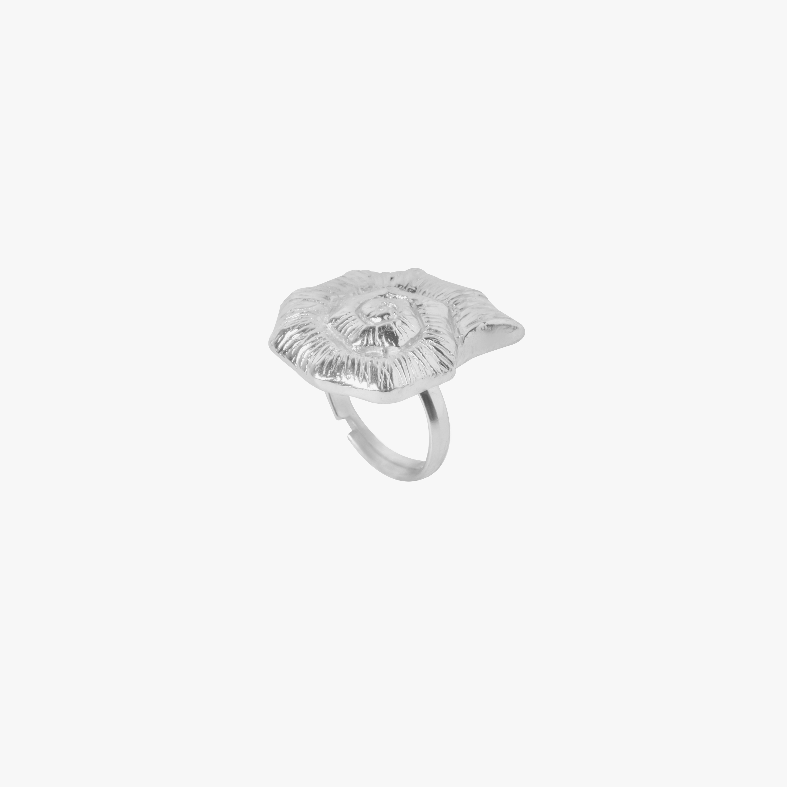 KNOBBED WHELK RING SILVER TONE, a product by Equiivalence