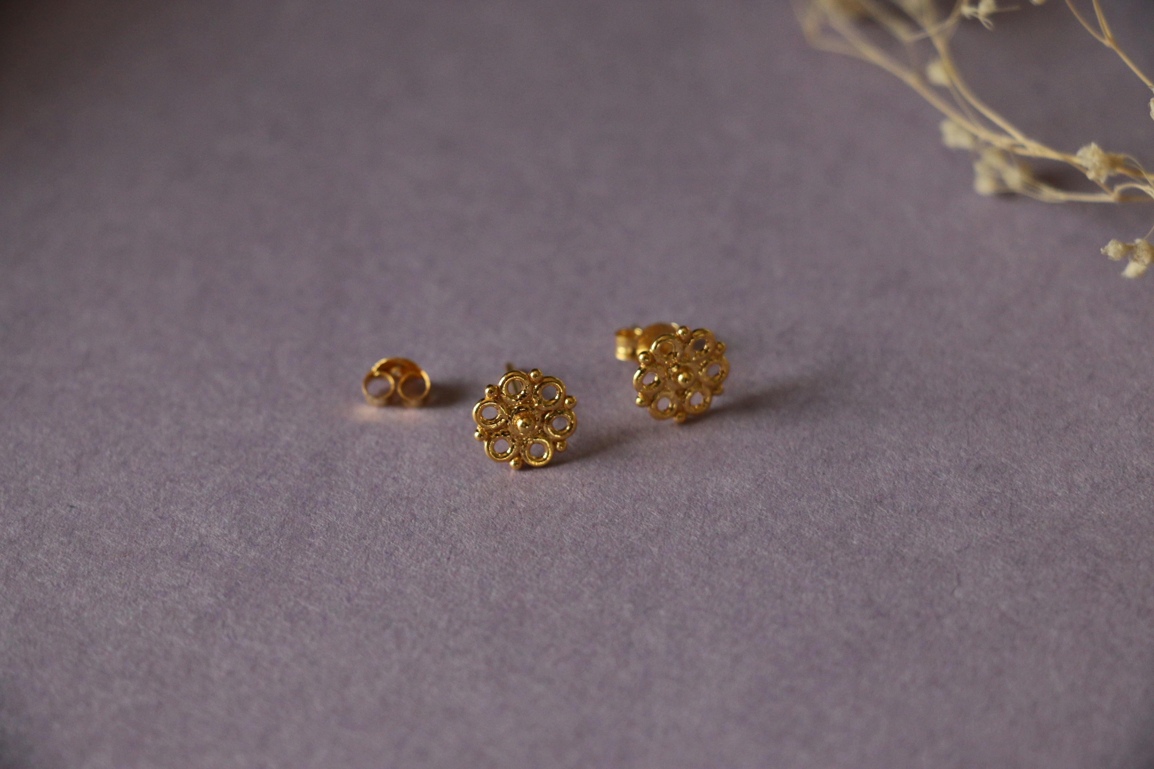 Thumbnail preview #1 for 6 petal flower ear studs