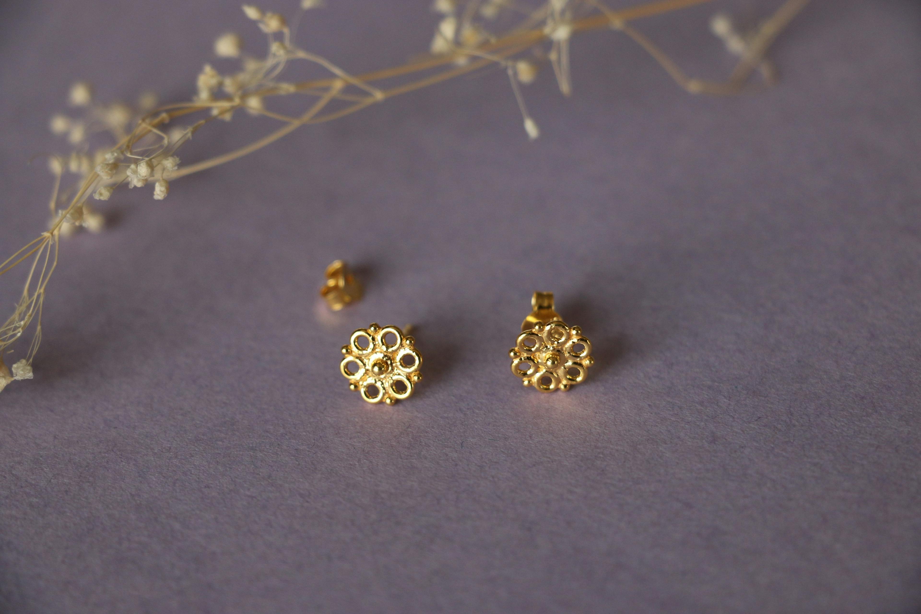 Thumbnail preview #2 for 6 petal flower ear studs