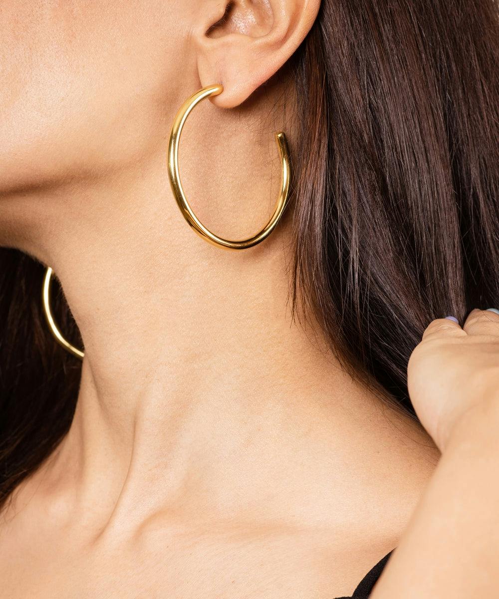 Thumbnail preview #3 for Nishka Lulla Wearing Gold Oro Hoops