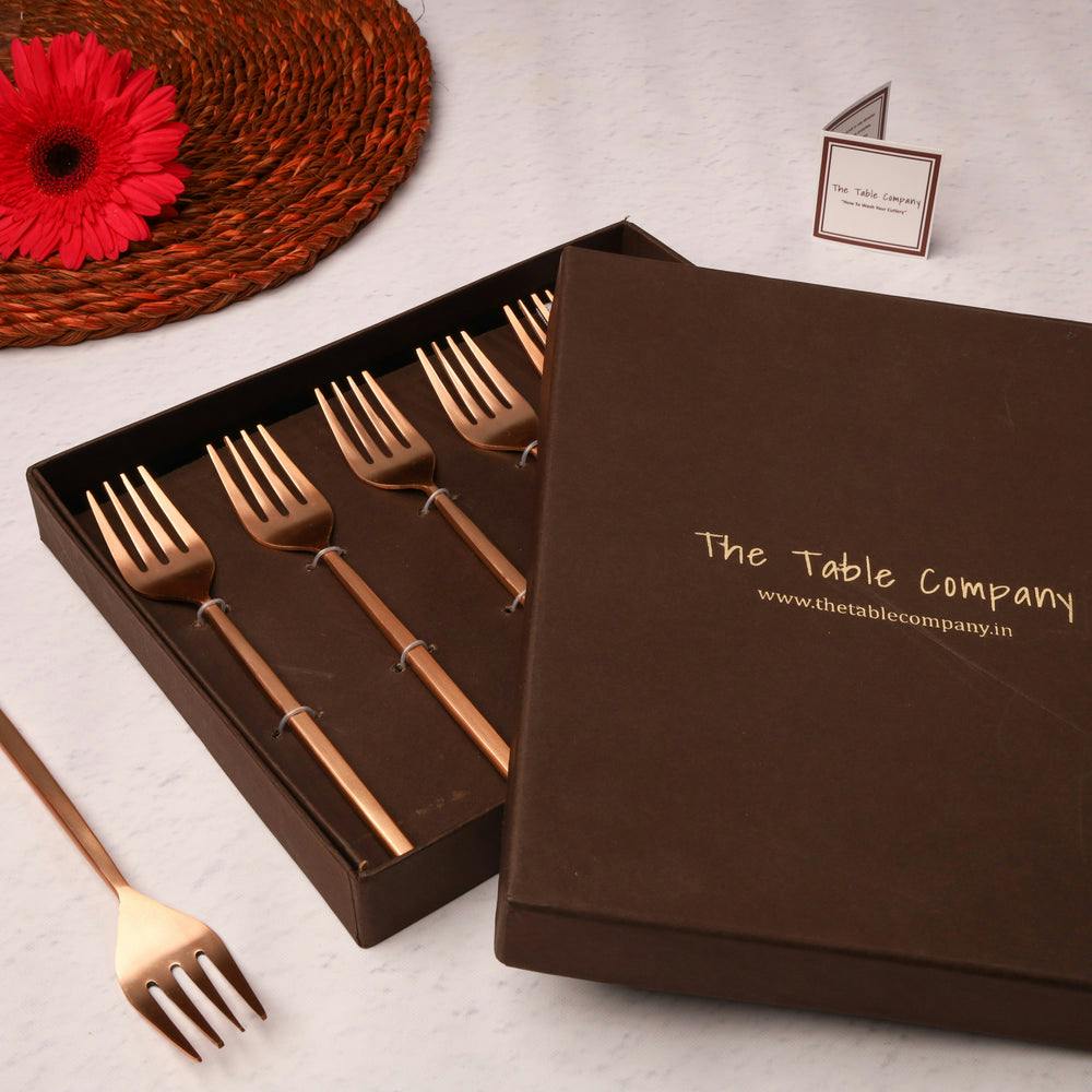 Thumbnail preview #3 for The Classic Rose Gold Cutlery - Set of 30