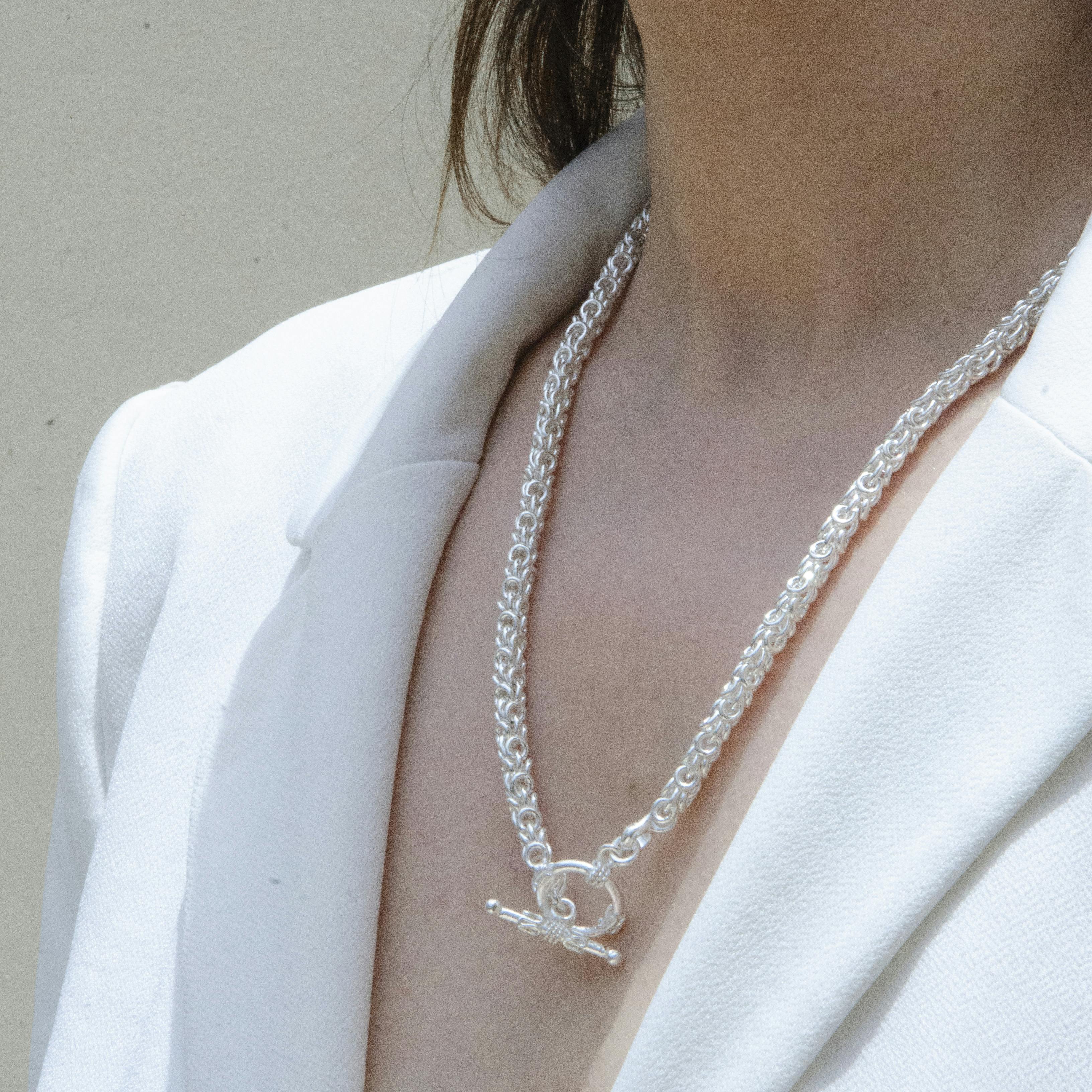 NEXUS LINK NECKLACE SILVER TONE , a product by Equiivalence
