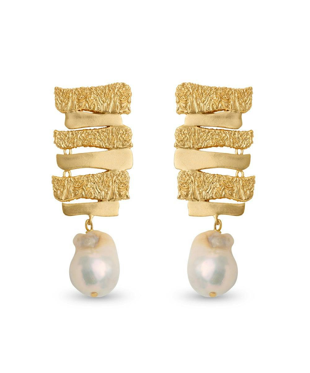 Baroque Pearla Wave Earring, a product by MNSH