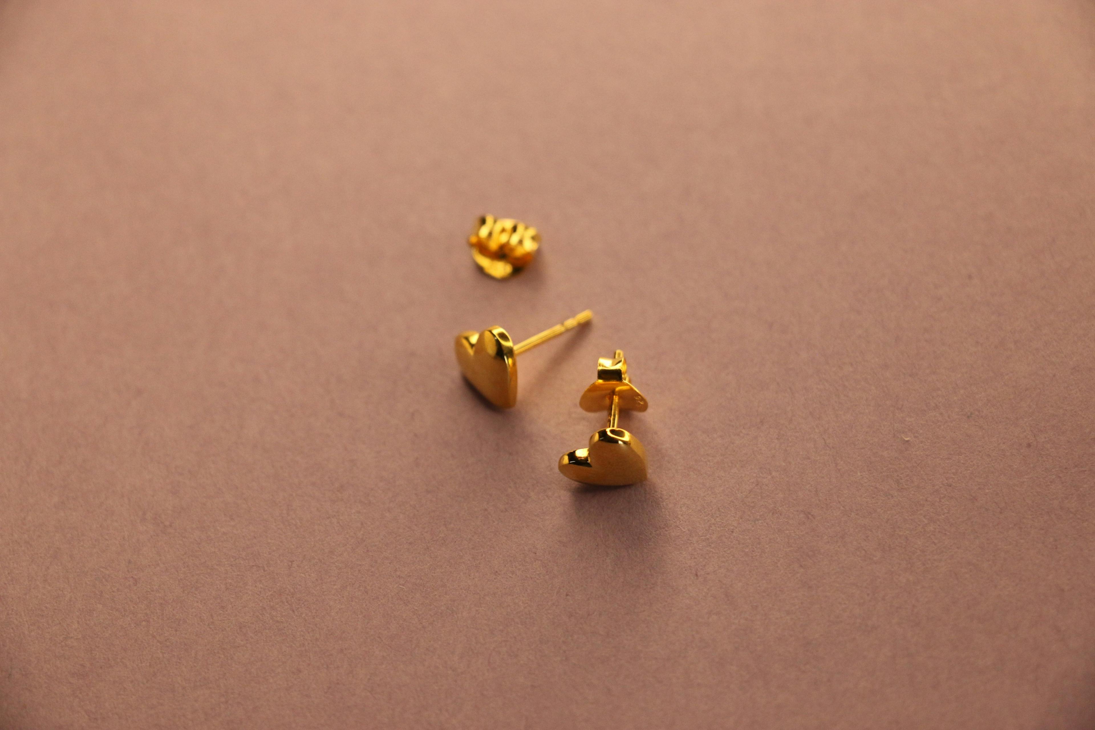 Thumbnail preview #1 for Glossy heart ear studs