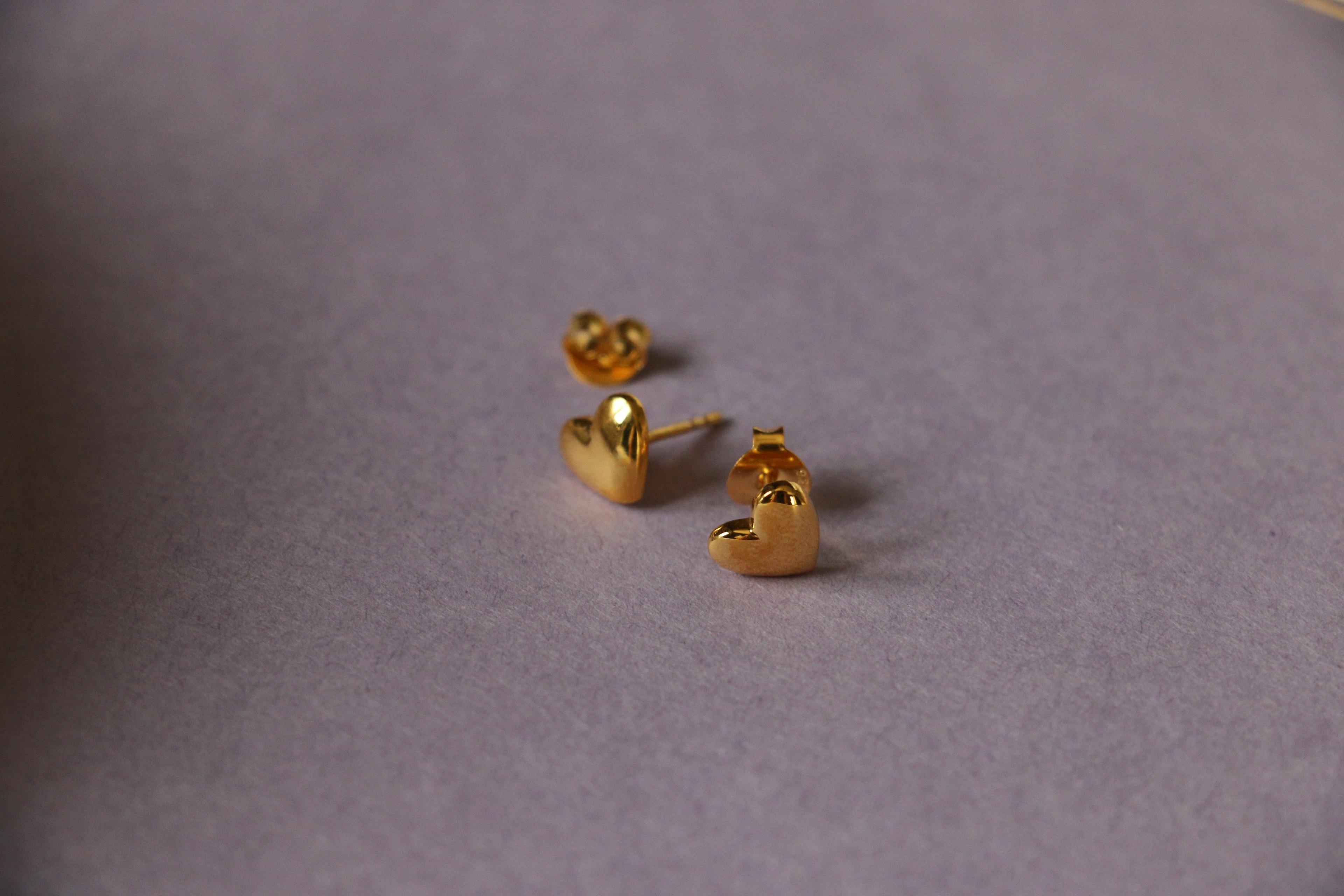 Thumbnail preview #3 for Glossy heart ear studs