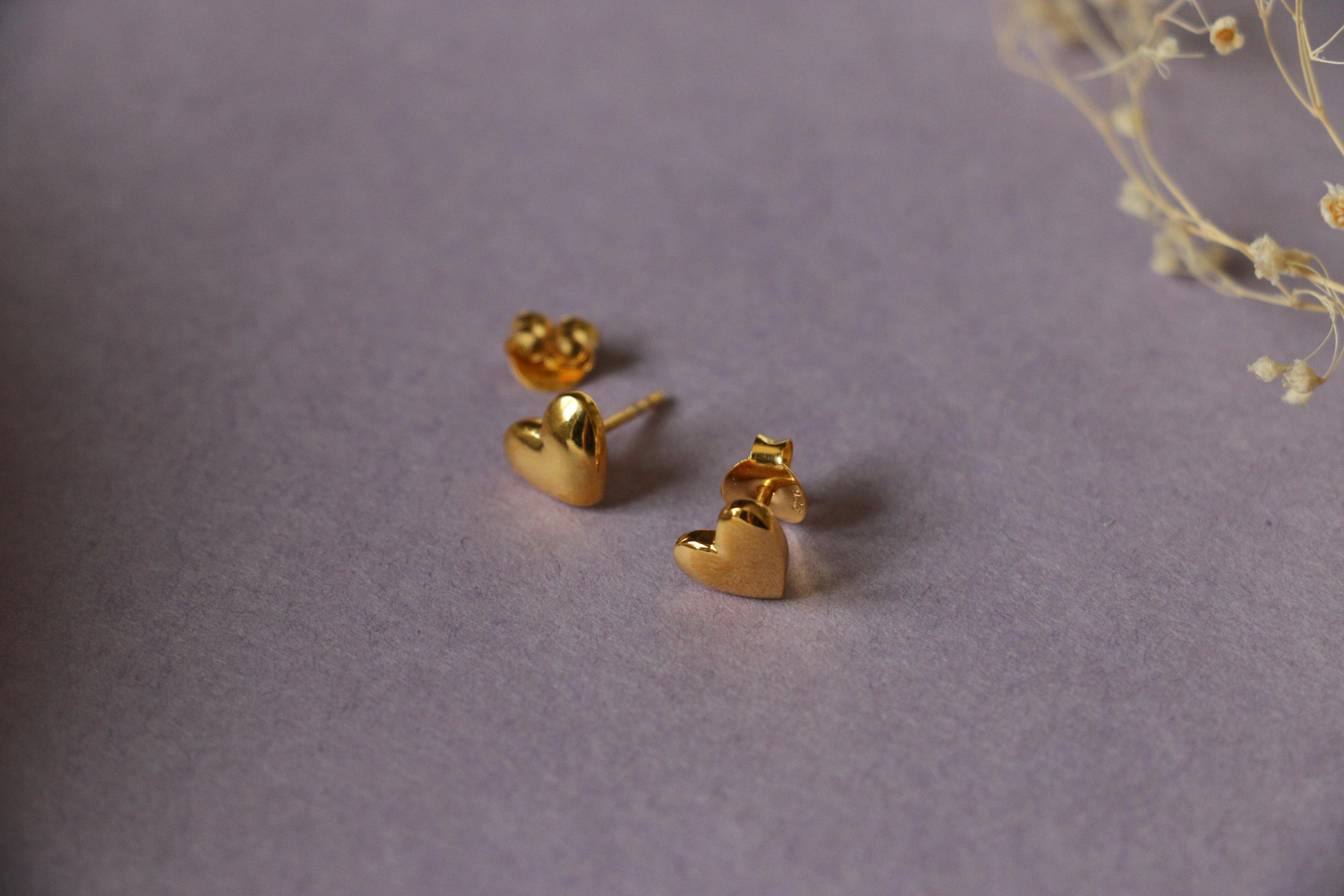 Thumbnail preview #6 for Glossy heart ear studs