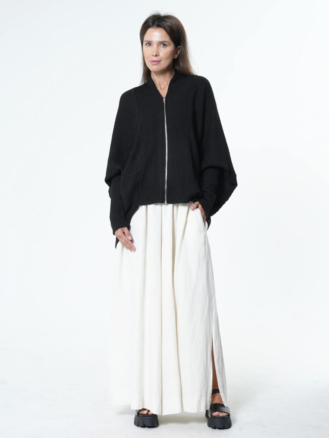 Extravagant Cardigan With Front Zipper In Black, a product by METAMORPHOZA